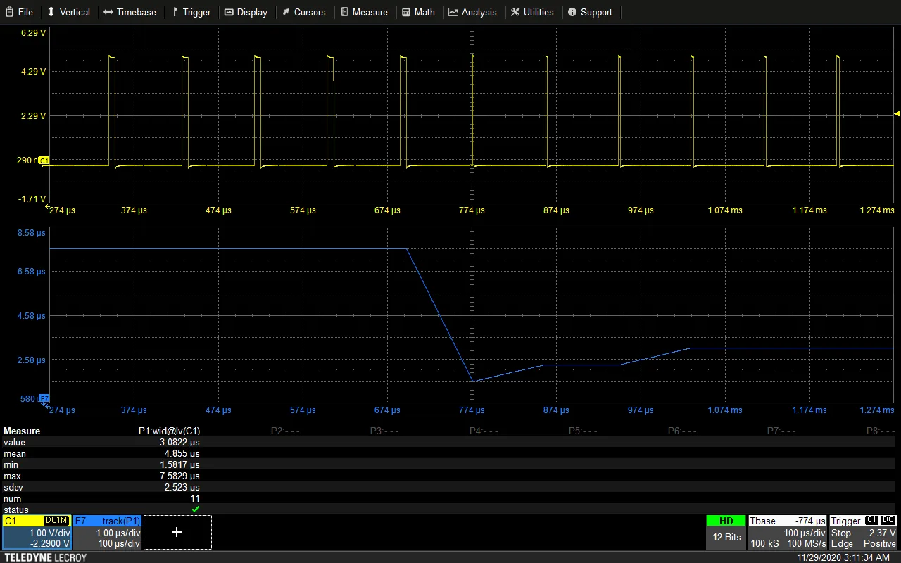 Oscilloscope display showing a pulse waveform with a synchronized measurement track plotted beneath it